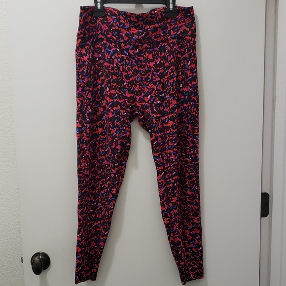 Lou & Grey Pants - Lou & Grey Colorful Patterned Form Leggings